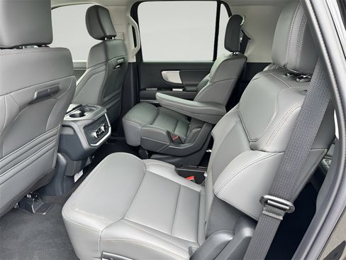 New 2025 Ford Expedition Active image 32