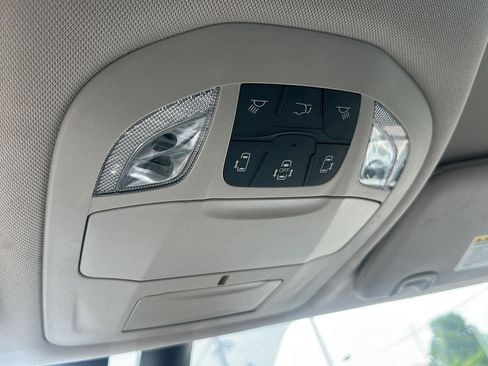 Used 2022 Chrysler Pacifica Touring-L FWD image 33