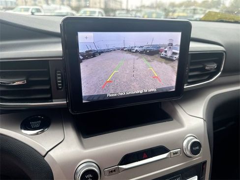 Certified 2024 Ford Explorer XLT w/ Equipment Group 202A image 27