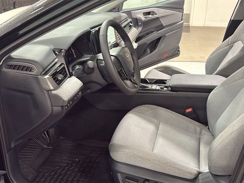 Used 2026 Toyota Camry LE w/ Convenience Package image 12