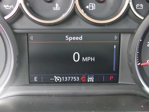 Used 2020 Chevrolet Silverado 1500 LT Trail Boss AWD/4WD image 18