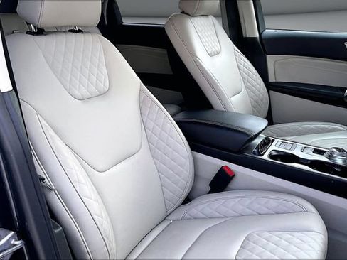 Used 2023 Ford Edge Titanium AWD/4WD image 27