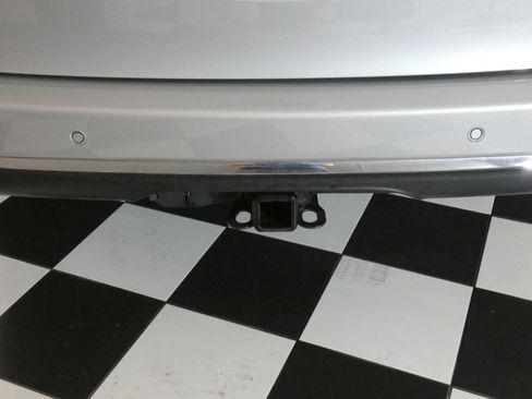 Used 2024 Chrysler Pacifica Limited w/ Trailer Tow Group AWD/4WD image 7