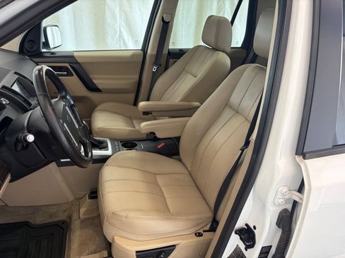 Used 2015 Land Rover LR2 AWD/4WD image 21
