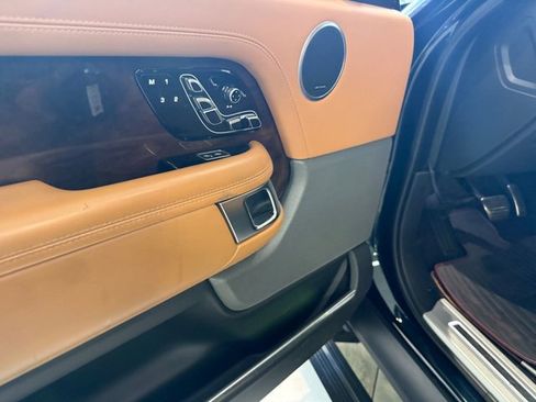 Used 2019 Land Rover Range Rover Long Wheelbase Autobiography image 10
