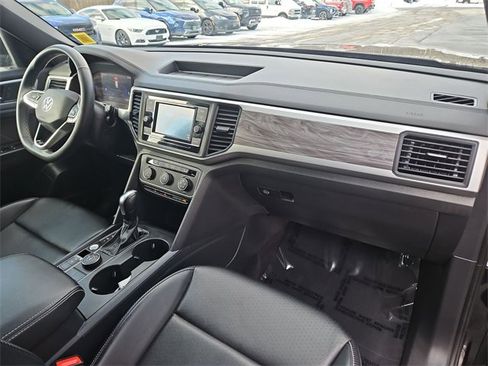 Used 2022 Volkswagen Atlas Cross Sport SE image 28