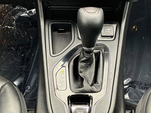 Used 2019 Jeep Cherokee Limited w/ Luxury Group FWD image 26