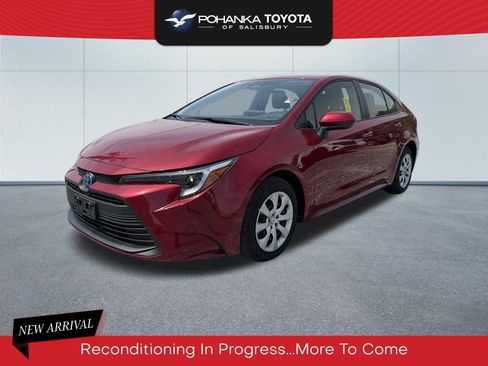 Used 2025 Toyota Corolla LE image 1