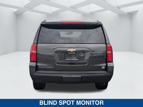 Used 2017 Chevrolet Suburban LT w/ LT Signature Package RWD image 6