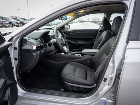 Used 2024 Nissan Altima 2.5 SV image 13