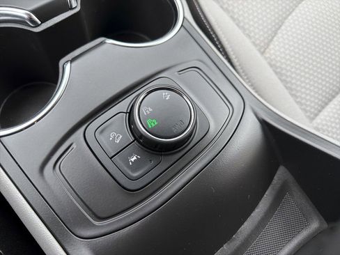 Used 2024 GMC Terrain SLE image 15