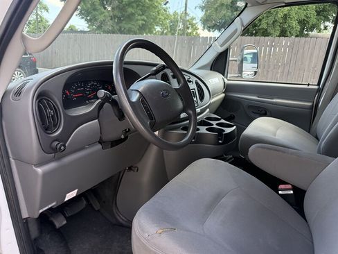 Used 2006 Ford E-350 and Econoline 350 Super Duty RWD image 20