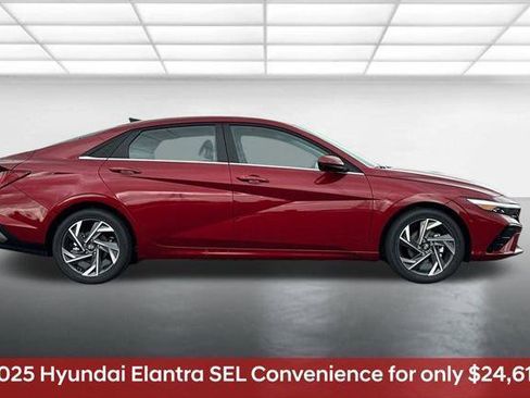 New 2025 Hyundai Elantra SEL image 3