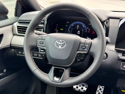 Used 2026 Toyota Camry SE FWD image 24