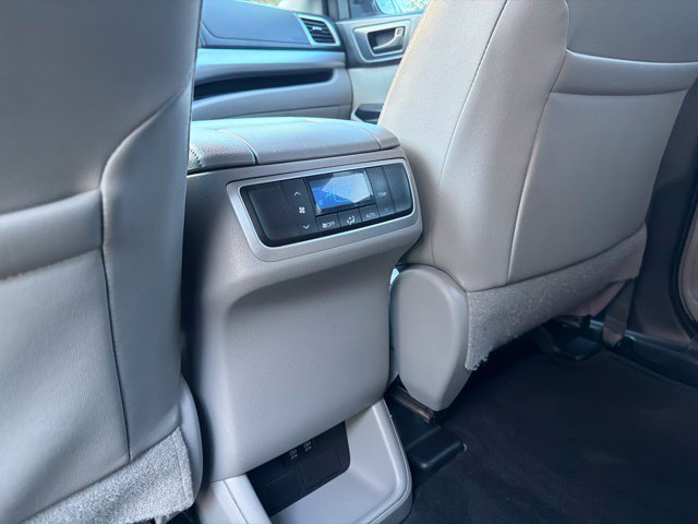 Used 2019 Toyota Highlander Plus FWD image 28