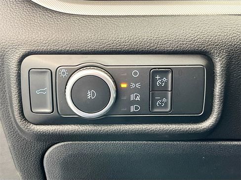 Used 2023 Ford Explorer XLT w/ Equipment Group 202A image 10