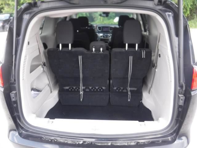 Used 2023 Chrysler Voyager LX FWD image 7