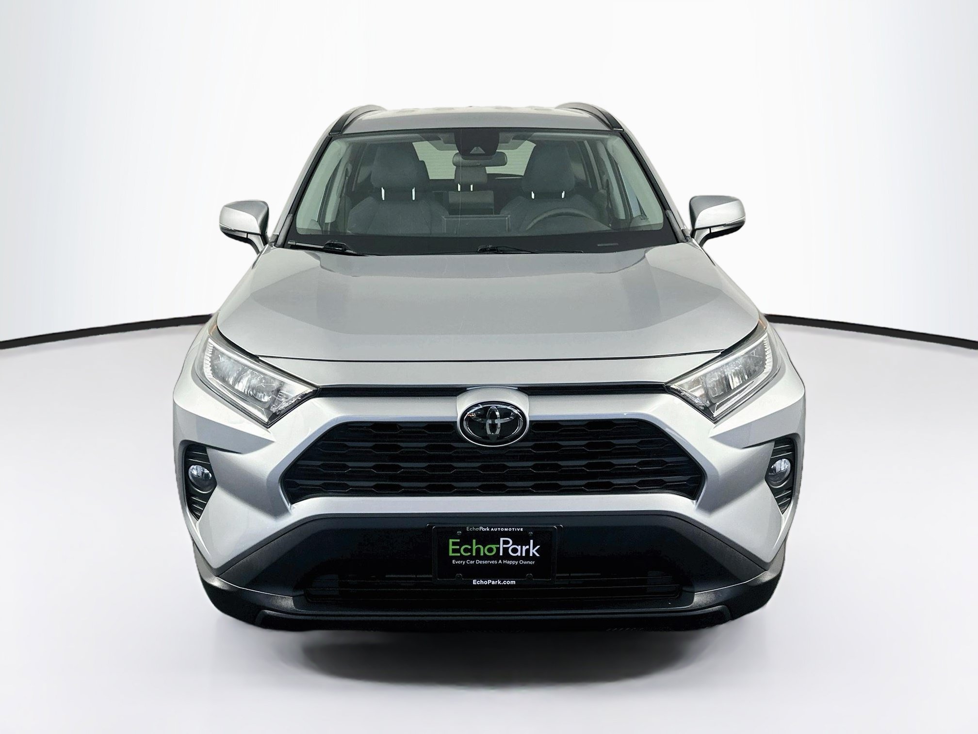 Used 2020 Toyota RAV4 XLE FWD image 2