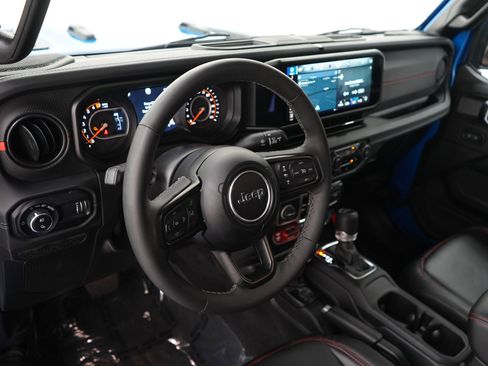 Used 2025 Jeep Gladiator Rubicon AWD/4WD image 19