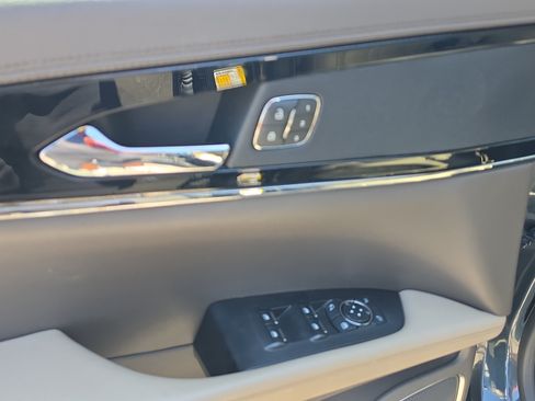 Used 2022 Lincoln Nautilus FWD w/ Premium Package image 24