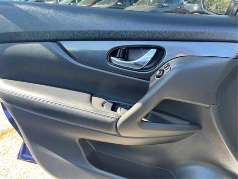 Used 2020 Nissan Rogue SV FWD image 24