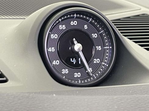 Used 2025 Porsche Cayenne Coupe image 28