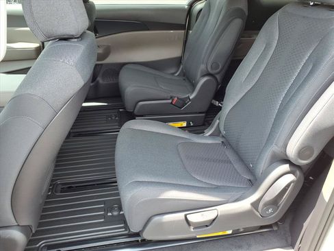 New 2026 Kia Carnival LX FWD image 12