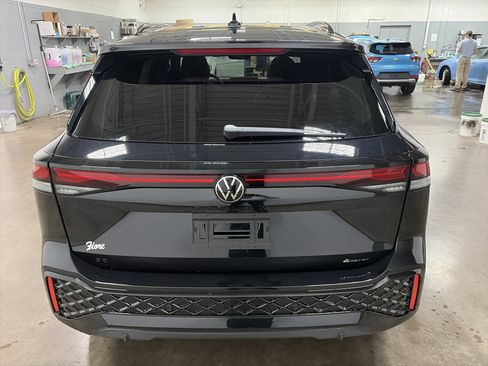 New 2026 Volkswagen Tiguan SE R-Line image 4