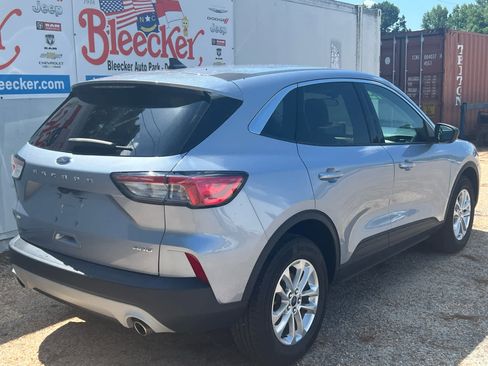 Used 2022 Ford Escape SE w/ Convenience Package image 3