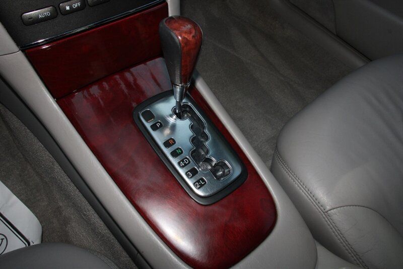 Used 2003 Lexus ES 330 w/ Premium Pkg FWD image 8