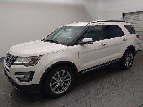 Used 2017 Ford Explorer Limited FWD image 2