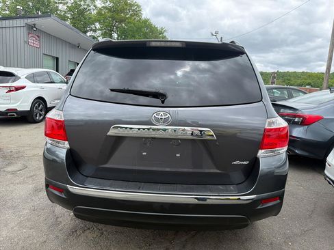 Used 2012 Toyota Highlander SE w/ Tow Pkg AWD/4WD image 6