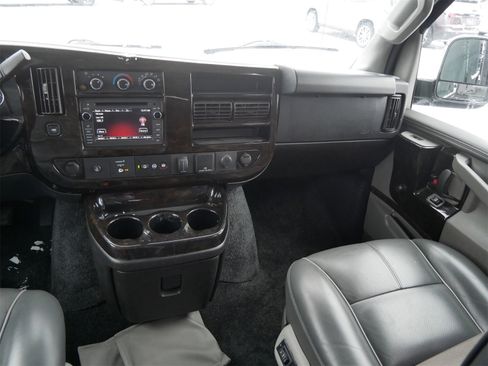 Used 2018 GMC Savana 2500 w/ Enhanced Convenience Package image 24