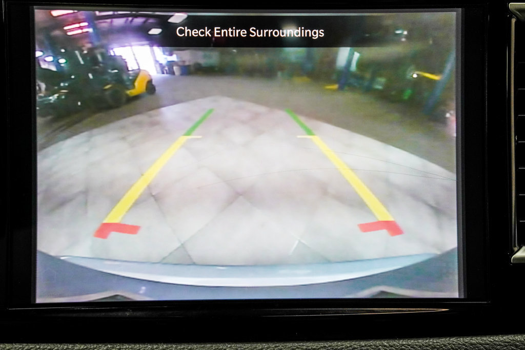 Used 2023 Chrysler Pacifica Limited FWD image 35