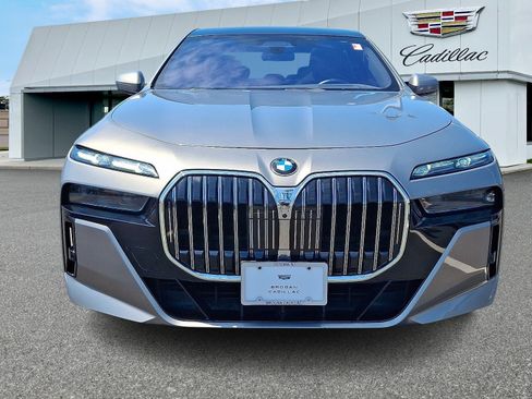 Used 2023 BMW 760i xDrive w/ Executive Package AWD/4WD image 2