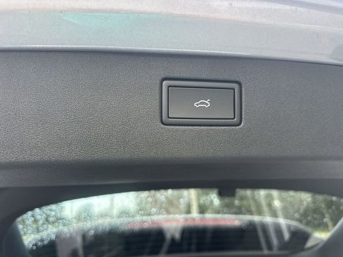 New 2025 Volkswagen Tiguan SE image 25