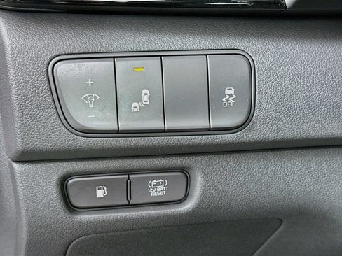 Used 2017 Kia Niro EX FWD image 11