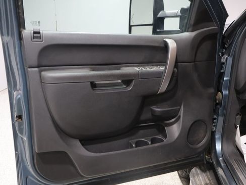 Used 2011 Chevrolet Silverado 2500 LT w/ Interior Plus Package image 13