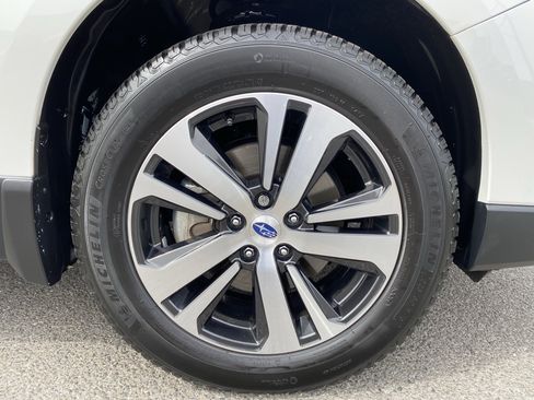 Used 2018 Subaru Outback 3.6R Limited image 11