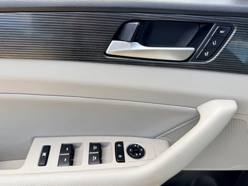Used 2019 Hyundai Sonata Limited FWD image 12