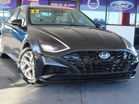 Used 2023 Hyundai Sonata SEL image 2