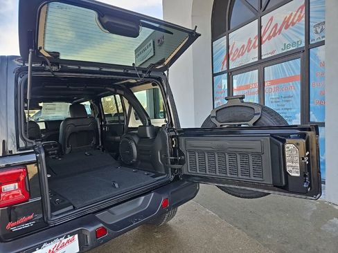 New 2026 Jeep Wrangler Unlimited Sahara AWD/4WD image 99