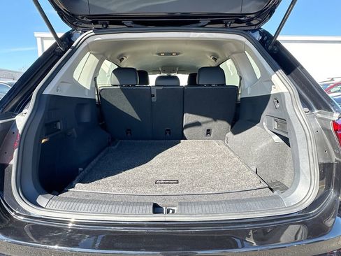 Used 2020 Volkswagen Tiguan SE image 32