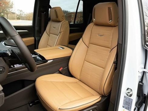 Used 2026 Cadillac Escalade Luxury w/ Touring Package image 29