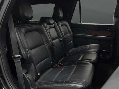 Used 2024 Lincoln Navigator Reserve AWD/4WD image 25