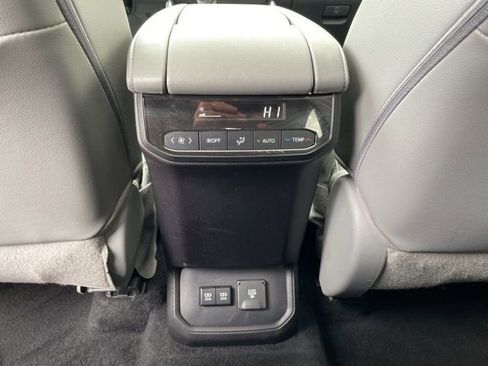Used 2020 Toyota Highlander Limited AWD/4WD image 28