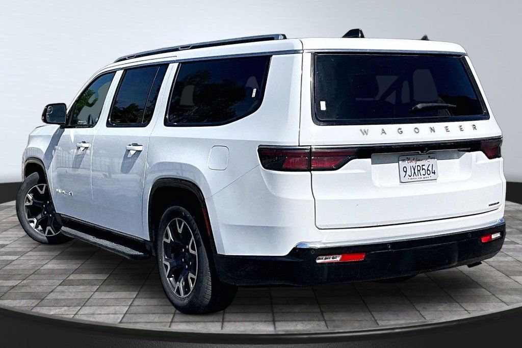 Certified 2024 Jeep Wagoneer L Series III w/ Flexible Seating Group AWD/4WD image 18