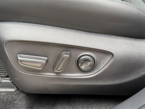 New 2025 Toyota Highlander Platinum image 11