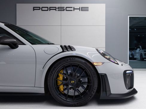 Certified 2018 Porsche 911 GT2 RS RWD image 11