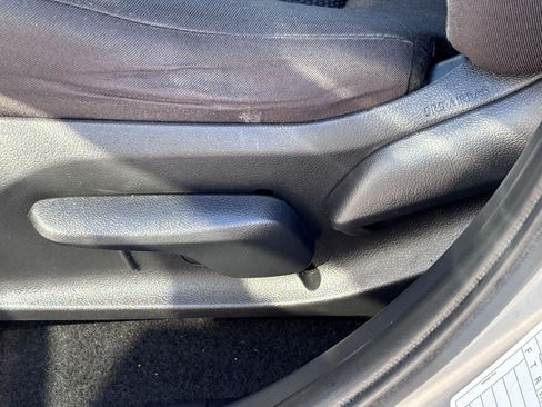 Used 2022 Toyota RAV4 LE FWD image 19